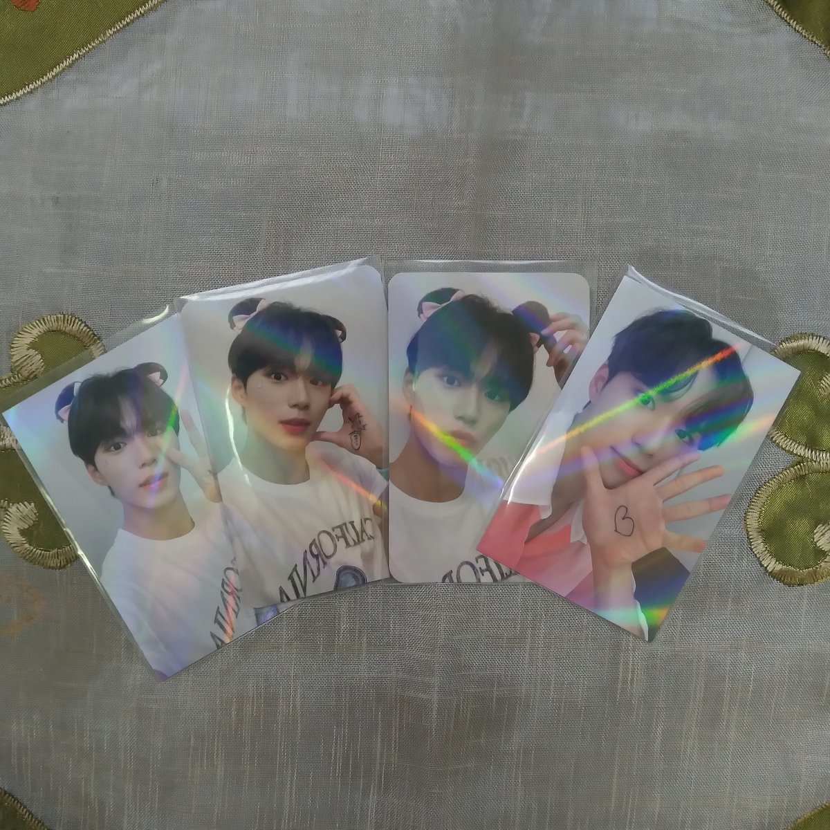 RUi_menfess's tweet photo. RUistore take all junseo pob 100k for 4 poca, grab it fast (jual murah karena bu!) @/junseobrotha https://t.co/ZgFtaRxULE
