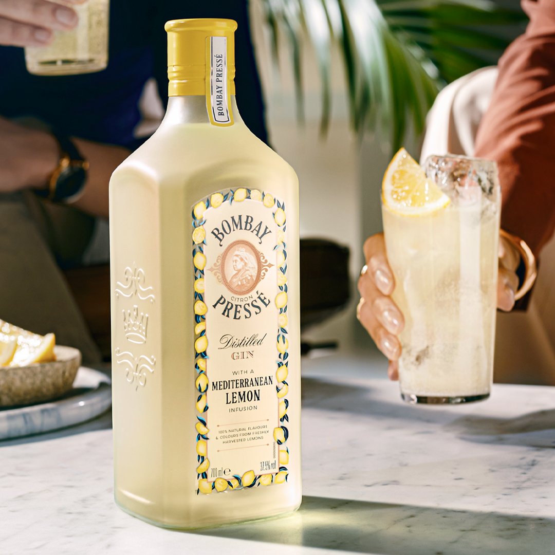 BombaySapphire's tweet photo. We’re celebrating #WorldCocktailDay with a sweet and zesty Ultimate Tom Collins. What are you cheersing with?

https://t.co/wCVZMEBOUd https://t.co/yq5J71BpYD