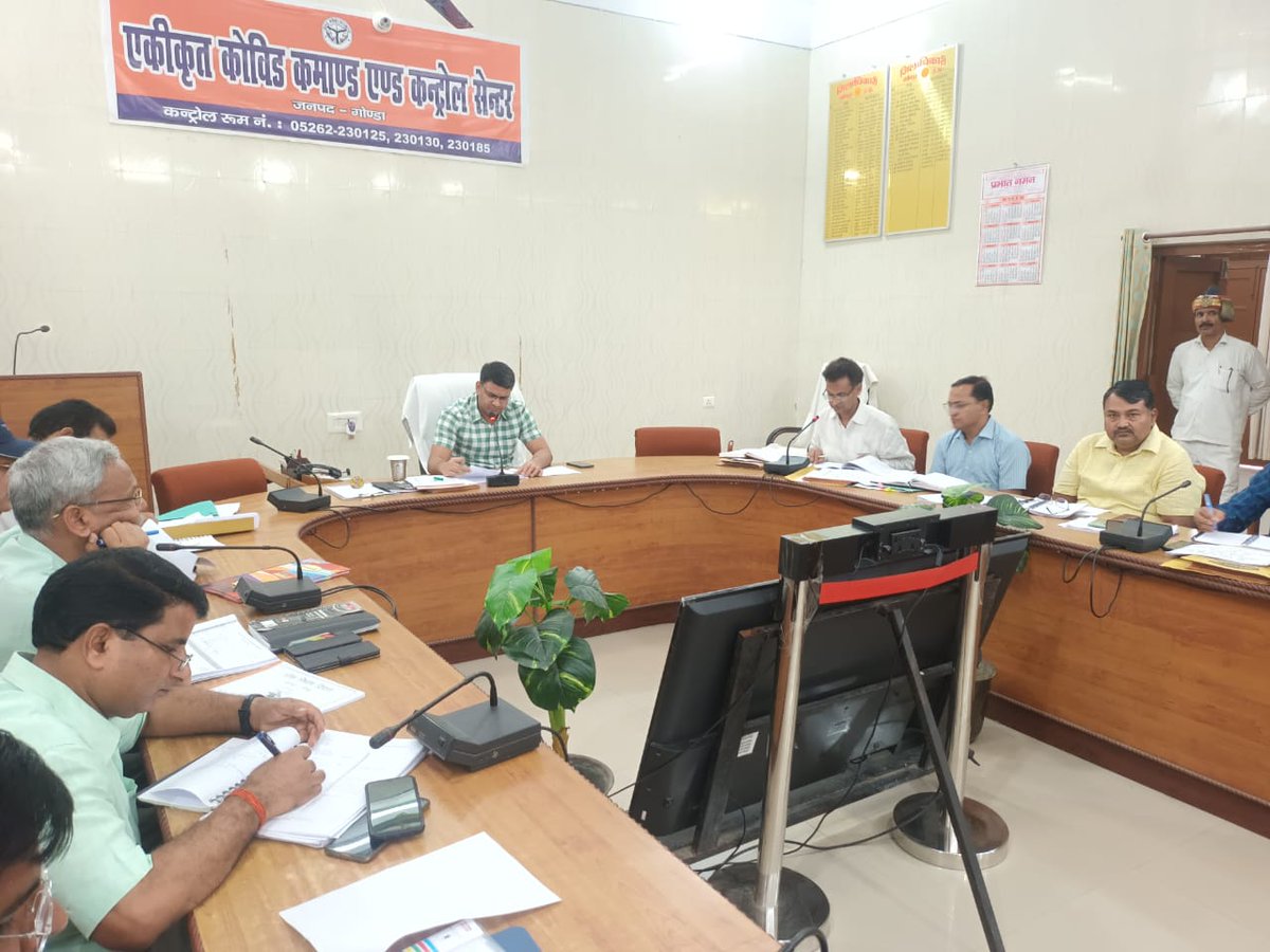 dmgonda2's tweet photo. कलेक्ट्रेट सभागार में विकास कार्यों की समीक्षा बैठक कर अधिकारियों को आवश्यक दिशा निर्देश देते हुए। https://t.co/JaSaUHY6FO