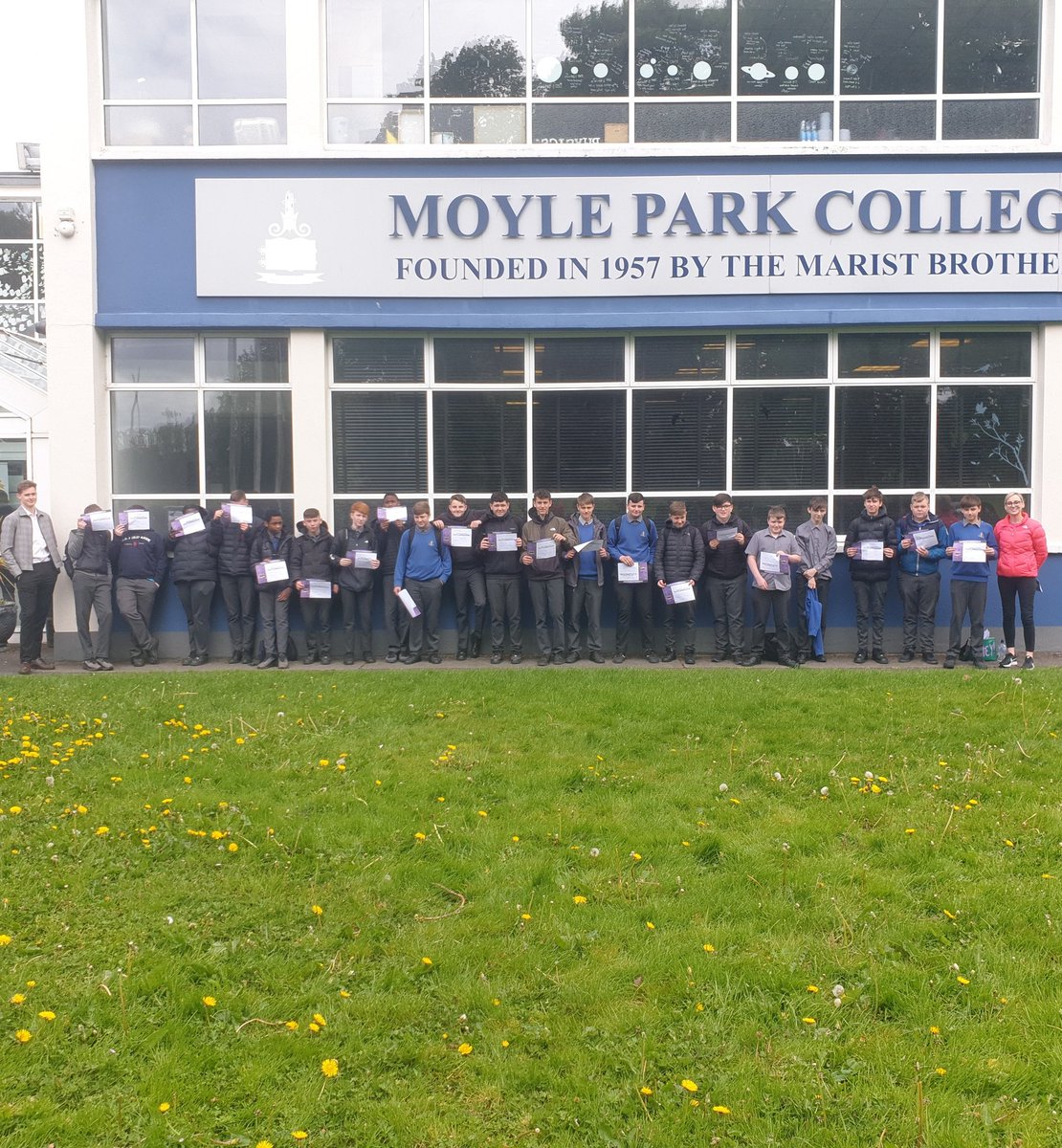rois_gowan's tweet photo. 2nd Year Maths students receiving their Junior Achievement Awards today. Students were recognised for their participation and completion of the programme, building problem solving skills and relating maths to their everyday lives @SFI @JuniorAch @PdstStem @moylepark https://t.co/5VUK6wGxJf