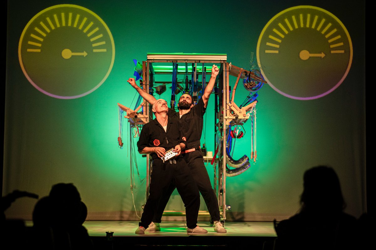 LaCasaCalba's tweet photo. Pelut i Pelat aterren de nou al #TeatreRavalGandia pel #DiaMundialReciclatge ♻️
🪐 Amb la nau #PullandPlay, la #CompanyiaSonora farà un viatge espacial, tombant barreres i explorant formes de comunicació noves
📅 14 de maig, 19h00
🎟 5 € ant/6 € taq 
ℹ https://t.co/YzGXe5wmdE https://t.co/jiLaC2Hksx