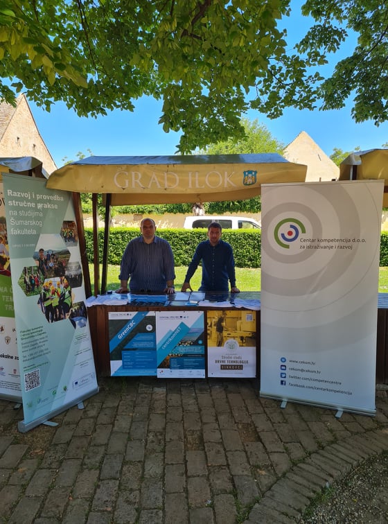 competencentre's tweet photo. 💪@competencentre na sajmu EU🇪🇺 projekata u Iloku!

Predstavili smo 4 #projekta u provedbi:

➡️@NetworkRosewood 
➡️ #centrikomNET
➡️ #GreenCBC
➡️ Provedba stručne prakse

#cekom #SajamEUprojekata #rosewood #centrikomnet #greencbc #stručnapraksa https://t.co/zuasHMD0YN
