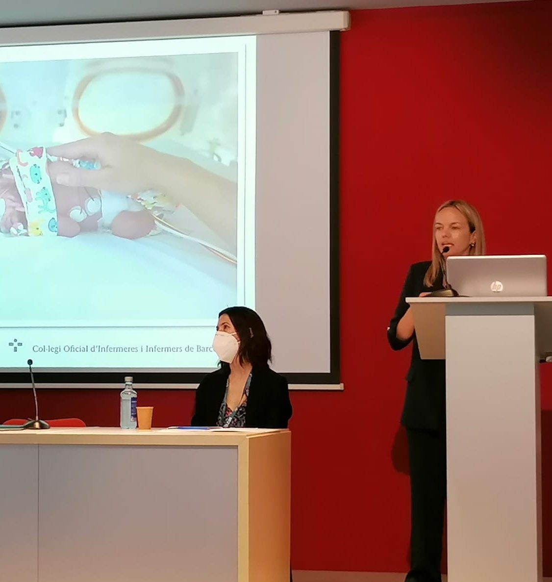 Silvianeonatos's tweet photo. 📚 Compartiendo conocimiento en la "5a Jornada de reconeixement a la recerca" del @COIBarcelona .
Estableciendo sinergias y aprendiendo de mis compañeros.
Innovación #enfermera.
Feliz día Internacional de la enfermera!
#swaddy https://t.co/kLYPxk60eA