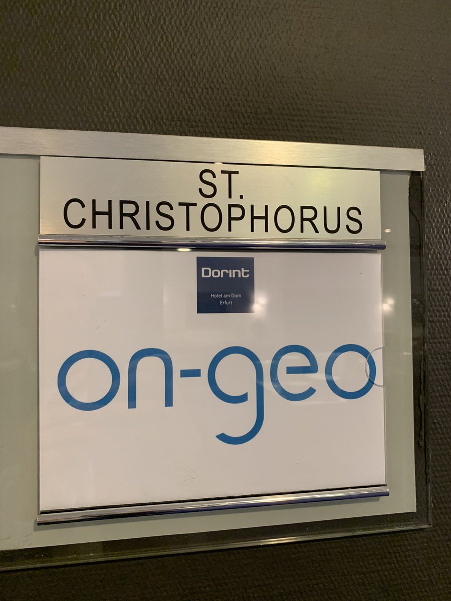 DrBeyerle's tweet photo. Ok, wenn man einen Vortrag zur #Immobilienblase halten soll in diesem Raum bei #ongeo heute, weiß der Kathole: Eine historische Person hinter der Gestalt des Heiligen ist nicht greifbar…. Also doch irrationales Investorenverhalten? @STRKLG @catella_cpg @hbc_biberach https://t.co/eW760f4e5y