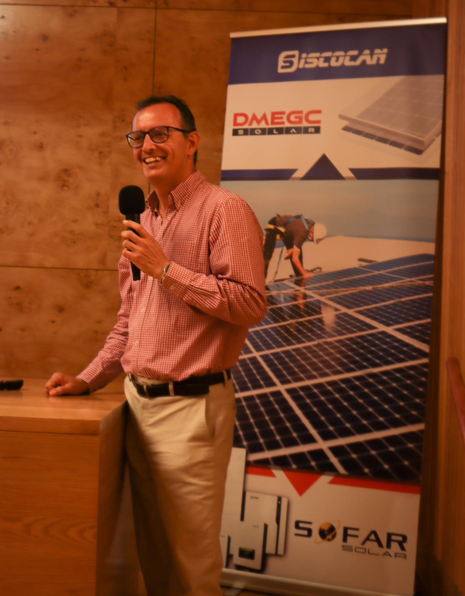 SiscocanGrupo's tweet photo. "El kW más verde es el que no se consume" Ahondando en los conceptos de compensación, autoconsumo y excedente de energía #fotovoltaica de la mano de D. Orlando Viera Curbelo, ingeniero industrial en @SiscocanGrupo #energíasrenovable #instalaciónfotovoltaica #jornadaTenerife https://t.co/zRno8XJ550