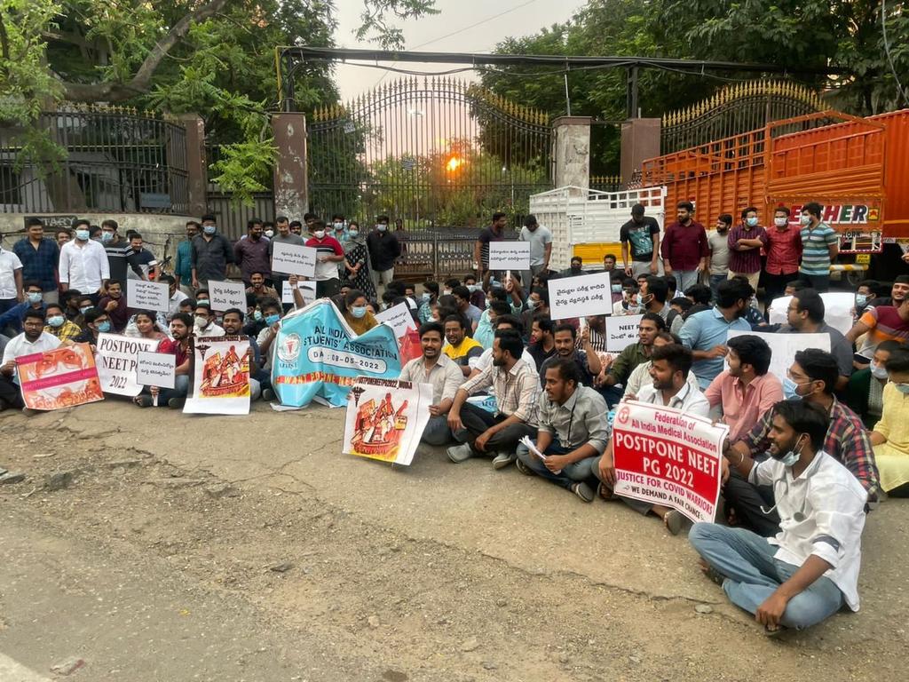 dentodontics's tweet photo. It has been more than 1 month, #NEETPG2022 aspirants demanding #POSTPONENEETPG2022 Even after repeated requests there has been gross reluctance &amp; negligence by @MoHFW_INDIA @mansukhmandviya towards aspirants. We demand #POSTPONENEETPGBY10WEEKS
@vinodkapri @zoo_bear @AskAnshul https://t.co/vm76MgAKaX