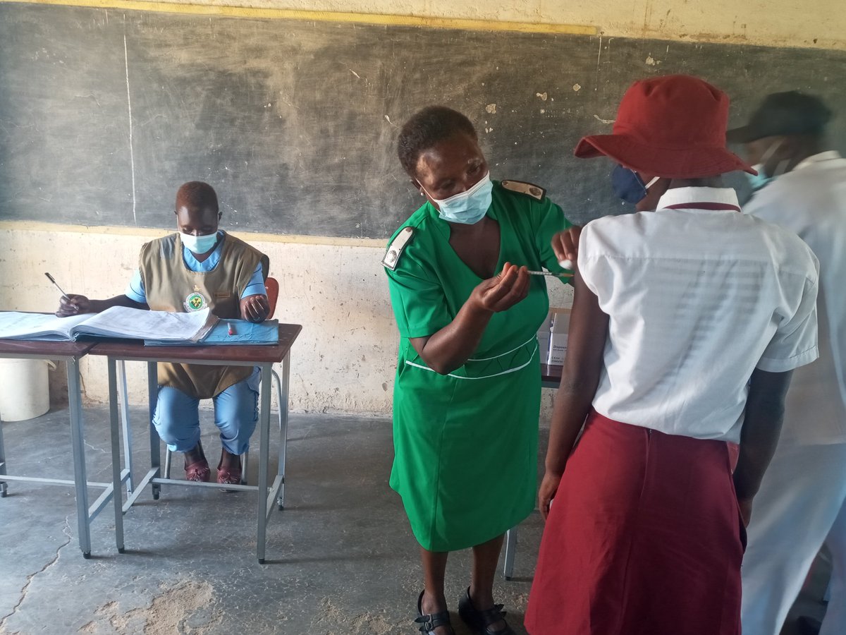 MaxTapatapa's tweet photo. 2nd vaccination blitz underway. The blitz is mainly targeting ages 12 to 15 years and the elderly. Pics taken at Chamatendere Primary School in Hwedza and Karreeboom Primary in Seke during a media tour organised by @MoHCCZim with support from @UNICEFZIMBABWE https://t.co/HwKNzTlpke