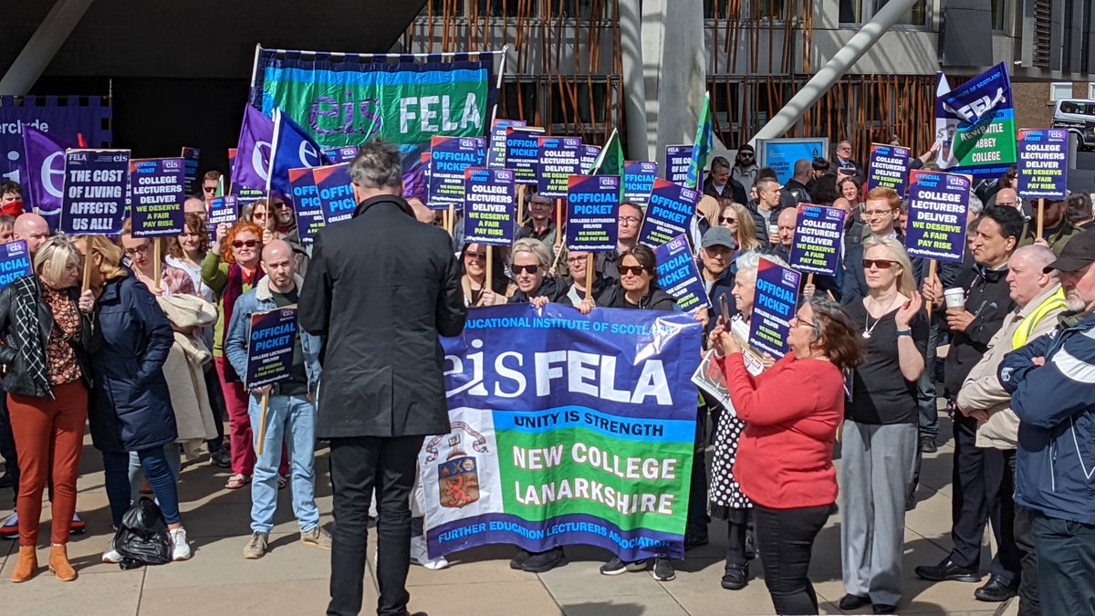 We've joined <a href="/EISFela/">EISFela</a> outside the Scottish Parliament this morning as they demand fair pay for their work. ✊ #PayWeDeserveBetter