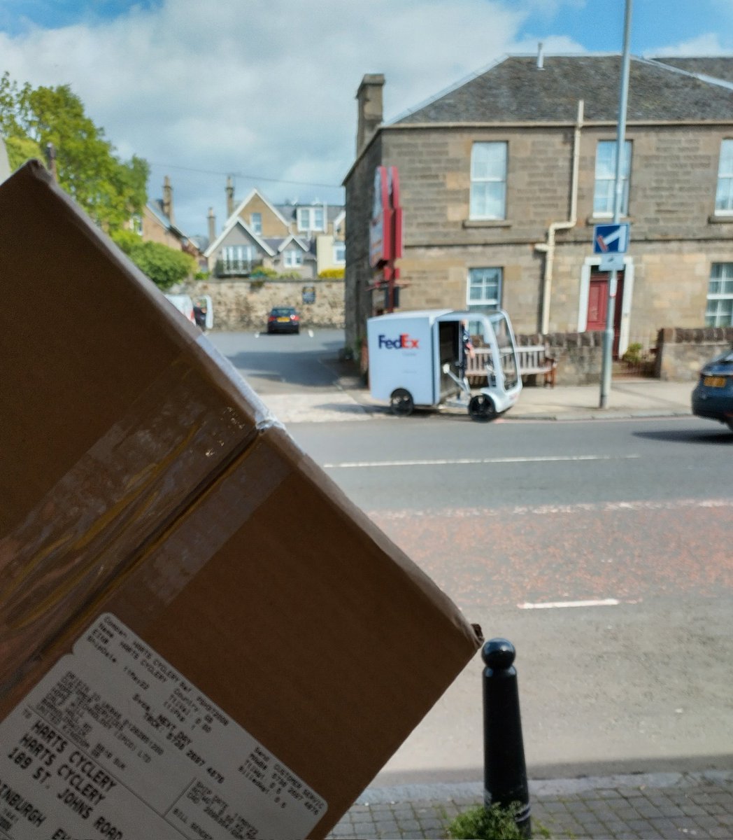 Ridiculously thrilled to get this delivery from the wee FedEx four-wheeled pedelec. Parked on the pavement, but I guess old habits die hard...