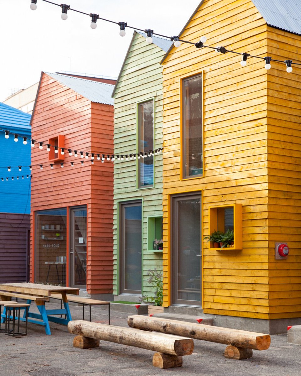 Blue House Yard tweet media