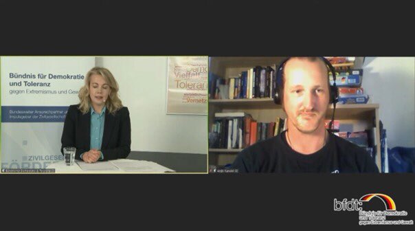 Azv03_'s tweet image. Danke für die gestrige Laudatio von @LindaTeuteberg zum Gewinn des Aktiv-Preises des Bündnis für Demokratie und Toleranz!💙⚽️#Teilhabe #Inklusion #Engagement #Potsdam  @Toleranzedikt