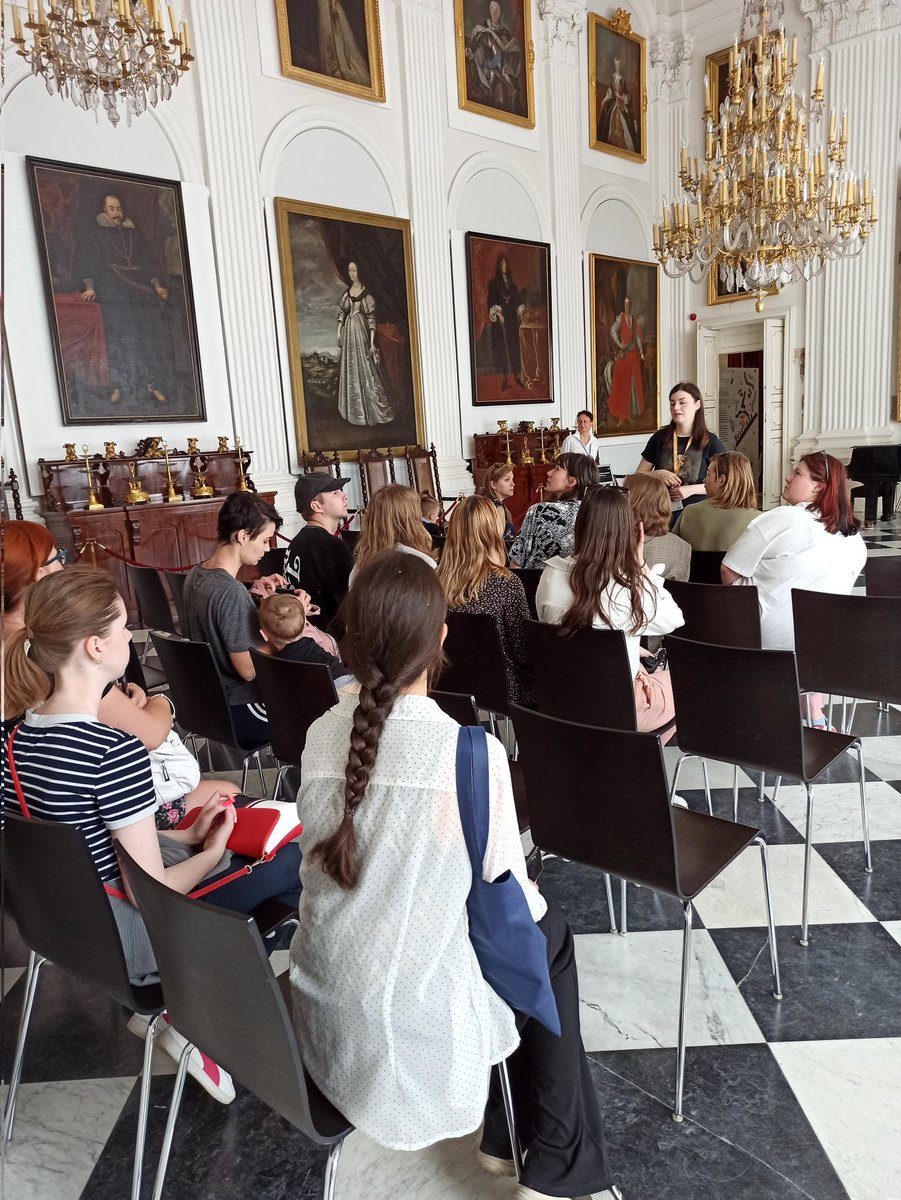 BWPMpolish's tweet photo. Today the project participants visited @wilanowpalac. They learned about its history and had a rest after a tiring week 😎📸☀
#wilanow #NAWA #SPINAKER #Poland #internationalstudents #Warsaw https://t.co/7xk7u99UbS