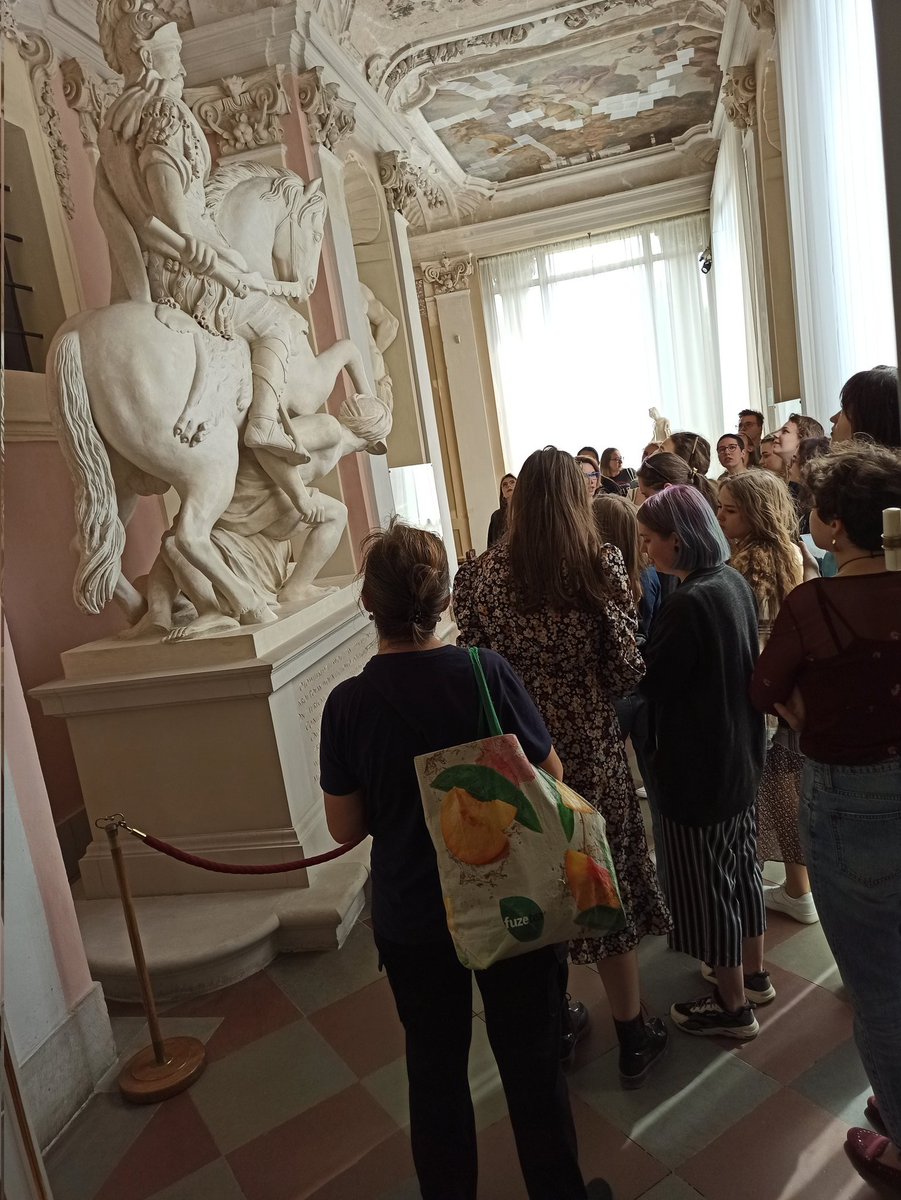 BWPMpolish's tweet photo. Today the project participants visited @wilanowpalac. They learned about its history and had a rest after a tiring week 😎📸☀
#wilanow #NAWA #SPINAKER #Poland #internationalstudents #Warsaw https://t.co/7xk7u99UbS