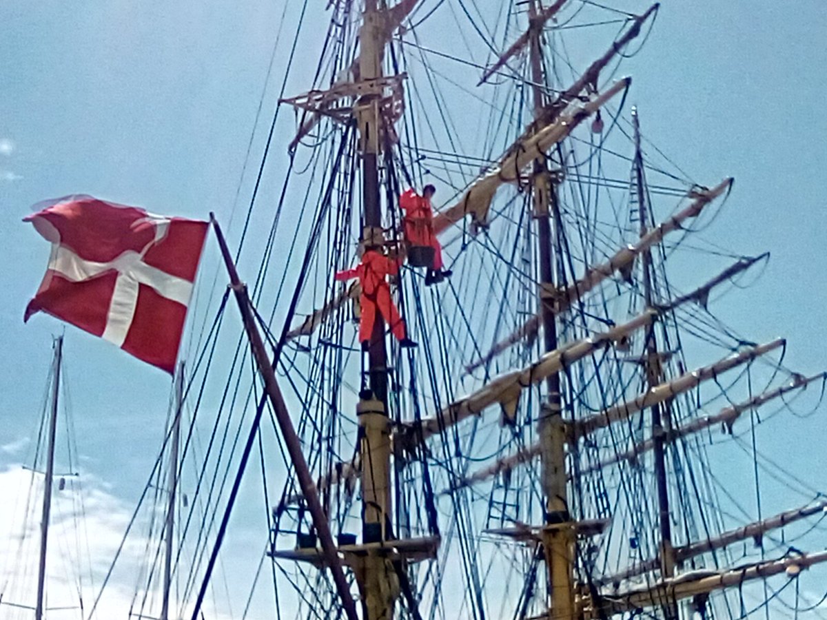 ColinMBaxter's tweet photo. #Danish #TallShip #GeorgStage has got a new friend ! @GunwharfQuays @JubileeSailing #TENACIOUS . I can't get there for more photos today . @portsmouthboats @gosport_nci @AWenham1 https://t.co/l6K3RDRrjq