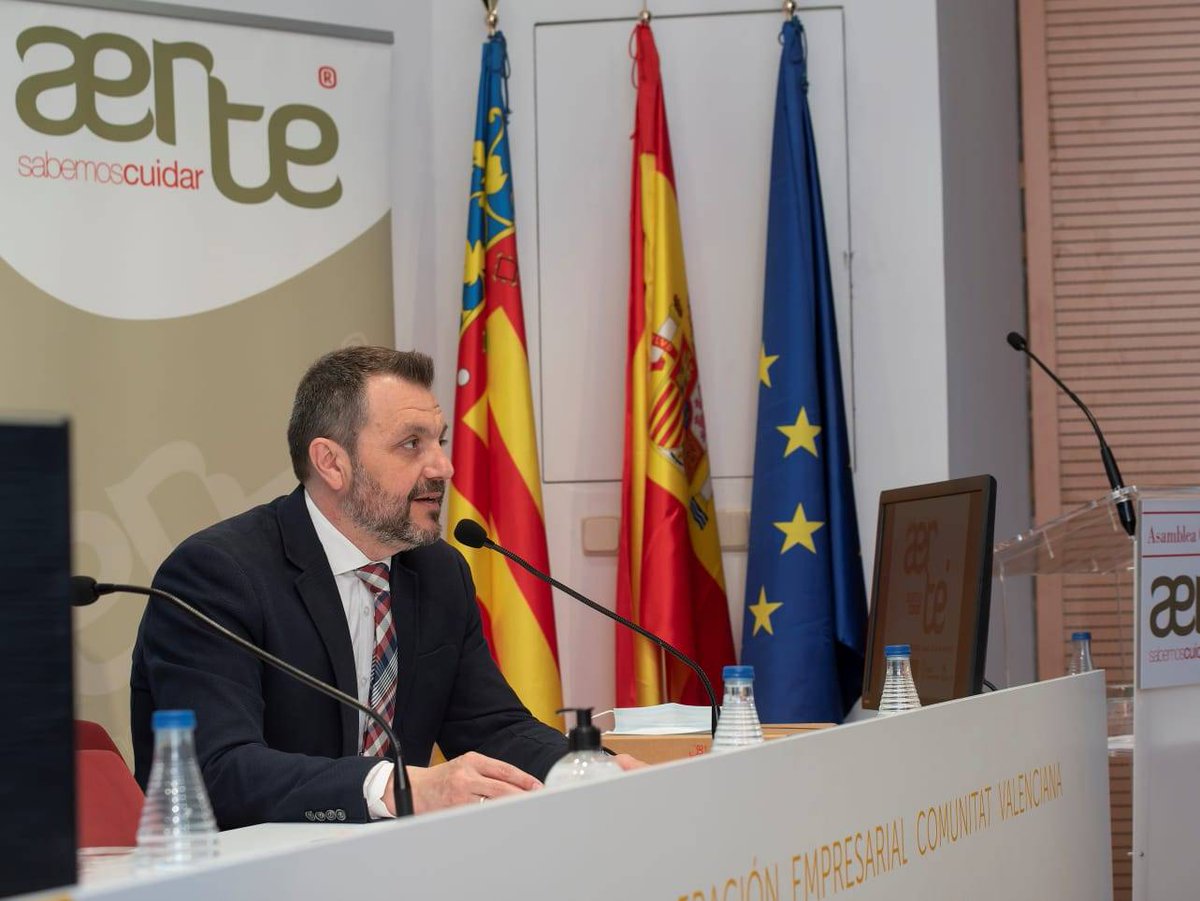 #AERTE_CV, asociación que compone #CEAPs, reelige a <a href="/Jose_Maria_Toro/">José María Toro</a>
como su presidente para los próximos cuatros años. ¡Enhorabuena! Seguiremos trabajando para poner en valor la labor que están realizando las #residencias en ese momento trascendental para el sector

 <a href="/AERTE_CV/">AERTE</a>