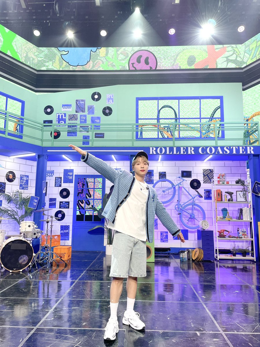 jeongsewoon_twt's tweet photo. [#정세운]
2022.05.12 Mnet #엠카운트다운 
Roller Coaster 운행 완료🎢

첫 음악방송 무대 잘 보셨나요? 🚲💙
세운이의 정원 활짝 오픈 했으니 
필요 없어 Knock Knock ✊❌

#JEONGSEWOON
#Where_is_my_Garden
#RollerCoaster #롤러코스터 https://t.co/vq4QCtHSfx