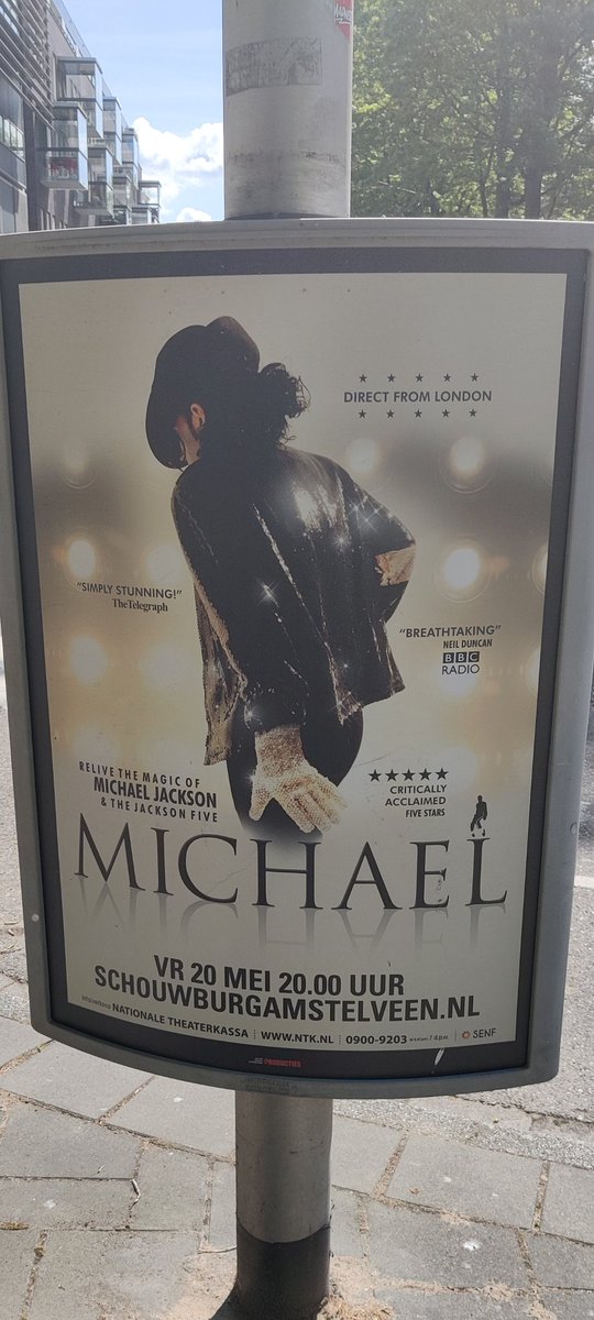 fa2stiptes's tweet photo. This Is Awesome! 😁🇳🇱
#MuteWho?!
#KingofPop 👑🙏🏿💪🏿 https://t.co/3GZP4zODfW