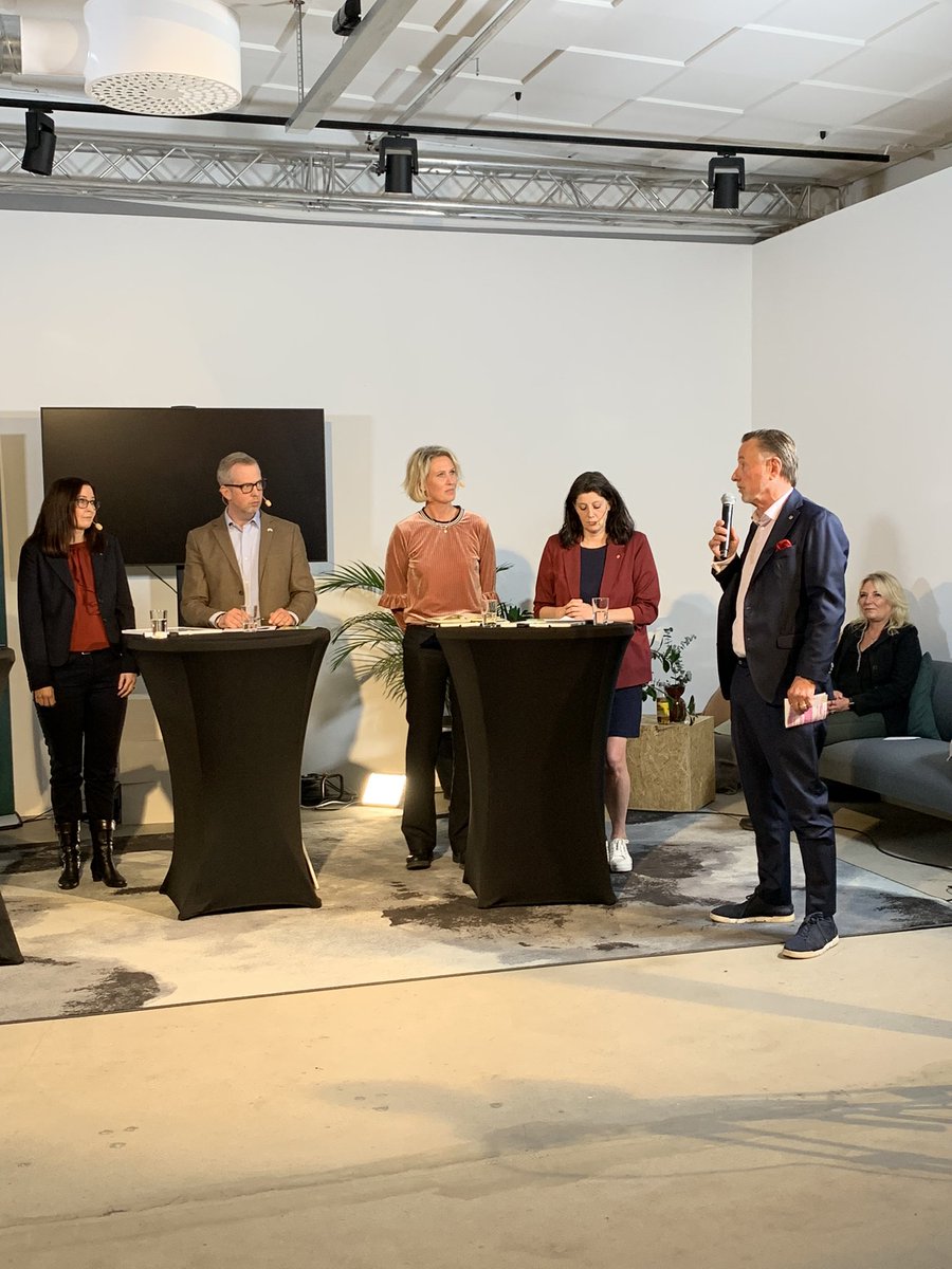 HelenaVGR's tweet photo. Nästa del är personcentrerad vård o nära vård, kontinuitet, patientnytta och modet att gå fr ord till handling https://t.co/8rDrPI3Del