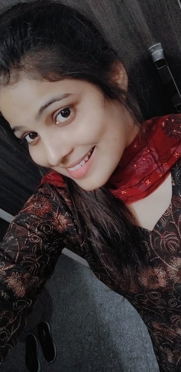 upcopvaishali's tweet photo. हाल मीठे फलों का मत पूछिए
 दिन रात चाकूओं में रहते हैं. . 🥀🖤🦋 https://t.co/pwuMC9MQCz