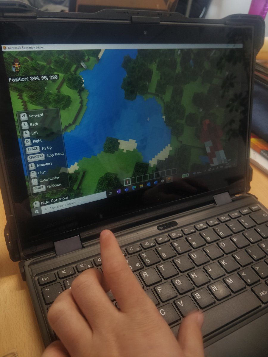 ShellClancy93's tweet photo. 1st Year #Geography illustrating their knowledge of the Youthful, Mature &amp; Old Stages of a river via #MinecraftEdu 🏞️

There's even a virtual version of Glencar Waterfall in the making ⛲

#edutwitter #riverfeatures https://t.co/mNESqLGiPv
