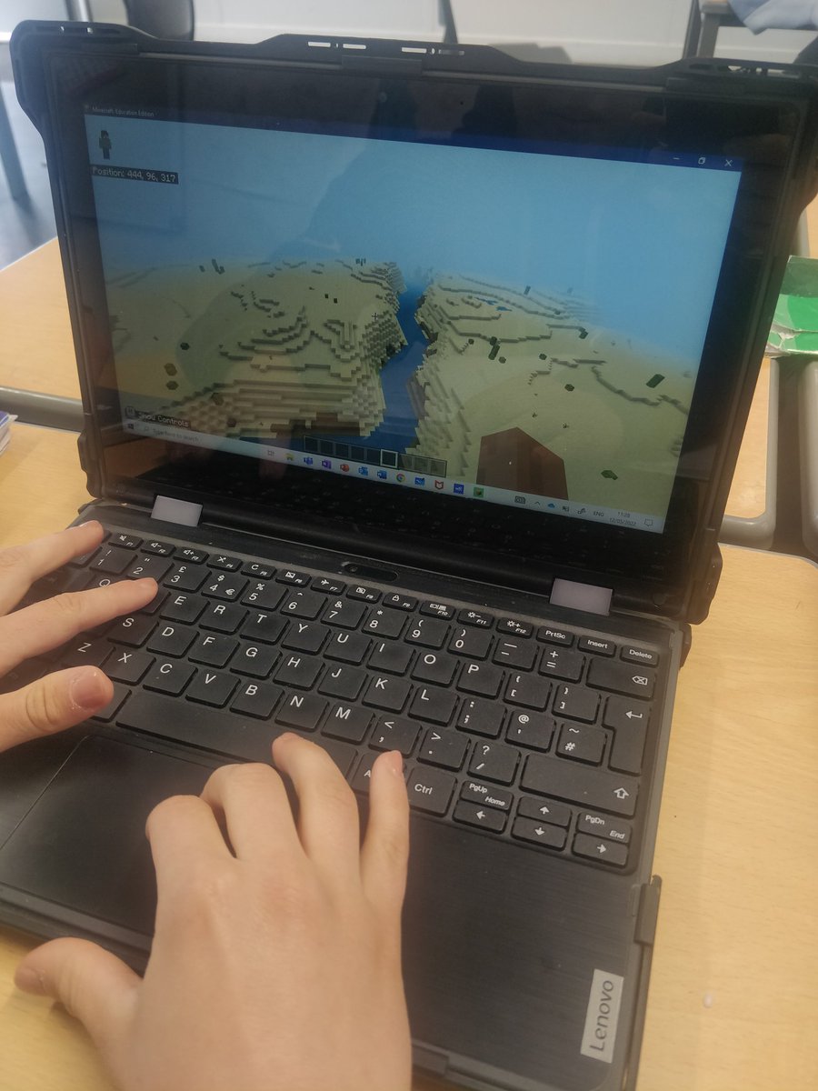 ShellClancy93's tweet photo. 1st Year #Geography illustrating their knowledge of the Youthful, Mature &amp; Old Stages of a river via #MinecraftEdu 🏞️

There's even a virtual version of Glencar Waterfall in the making ⛲

#edutwitter #riverfeatures https://t.co/mNESqLGiPv