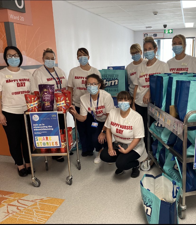rich1cath's tweet photo. Delivering snack bags to our hard working nursing teams in the Division of Medicine! #NursesDay #IND2022 #HereForLife @DomMyht @MidYorkshireNHS https://t.co/s6gDR9SxFP
