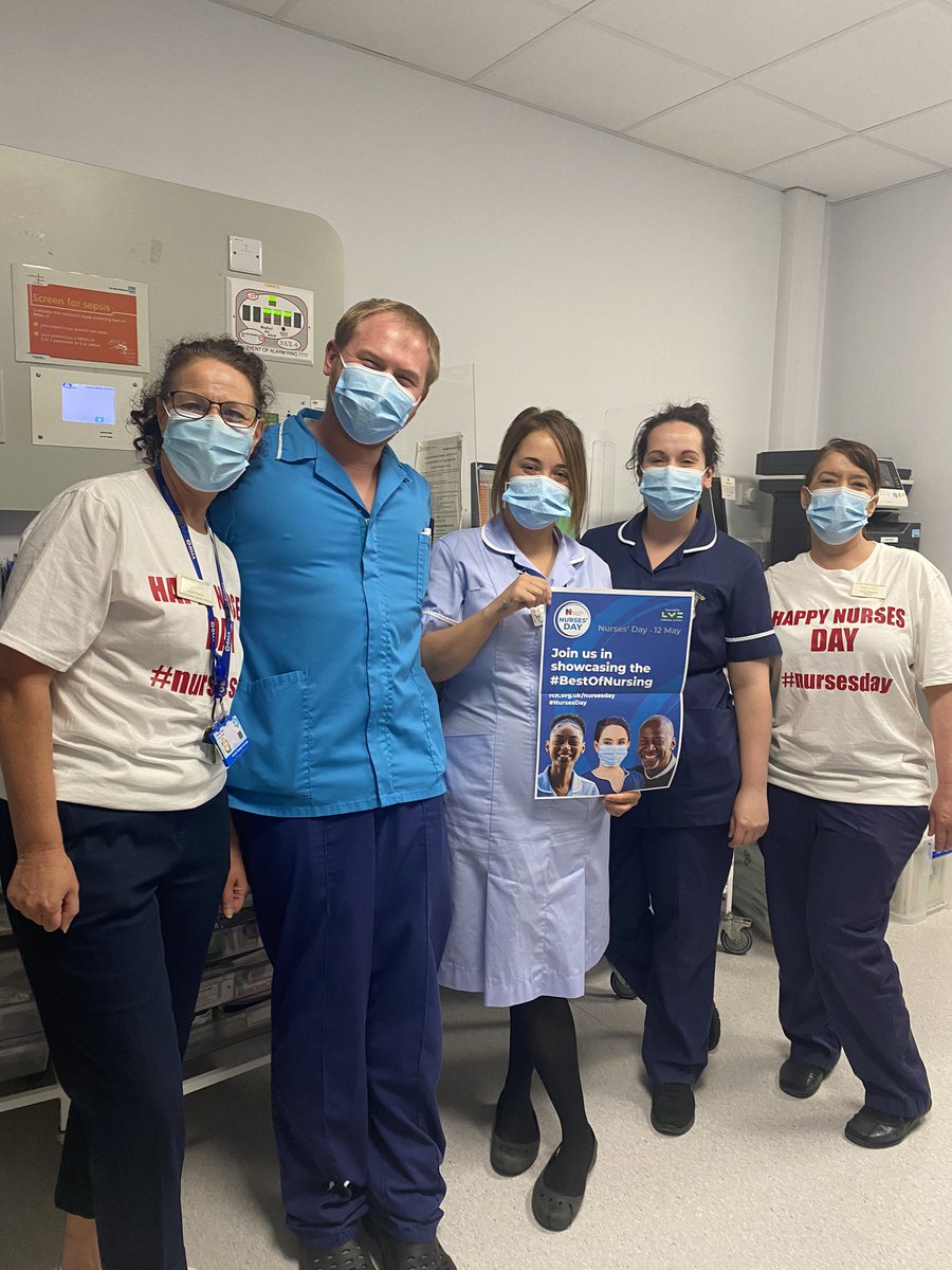 rich1cath's tweet photo. Delivering snack bags to our hard working nursing teams in the Division of Medicine! #NursesDay #IND2022 #HereForLife @DomMyht @MidYorkshireNHS https://t.co/s6gDR9SxFP