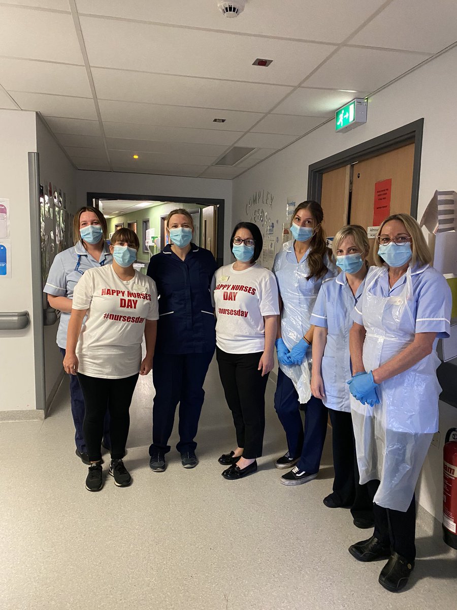 rich1cath's tweet photo. Delivering snack bags to our hard working nursing teams in the Division of Medicine! #NursesDay #IND2022 #HereForLife @DomMyht @MidYorkshireNHS https://t.co/s6gDR9SxFP