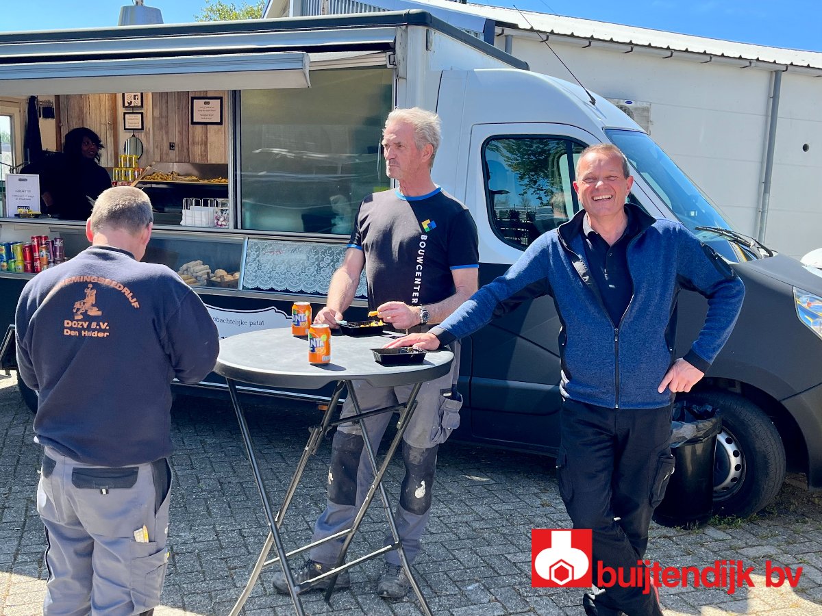 Buijtendijkbv's tweet photo. Het is vandaag weer een heerlijk dag om bij ons langs te komen voor scherpe aanbiedingen en professioneel advies! En als je dan toch bij ons in de winkel bent kun je een #gratis patatje meepikken op de terugweg. Kijk, dat noemen wij nou #beteraf! #Isero #goeiebuur https://t.co/Lf13GZKokL