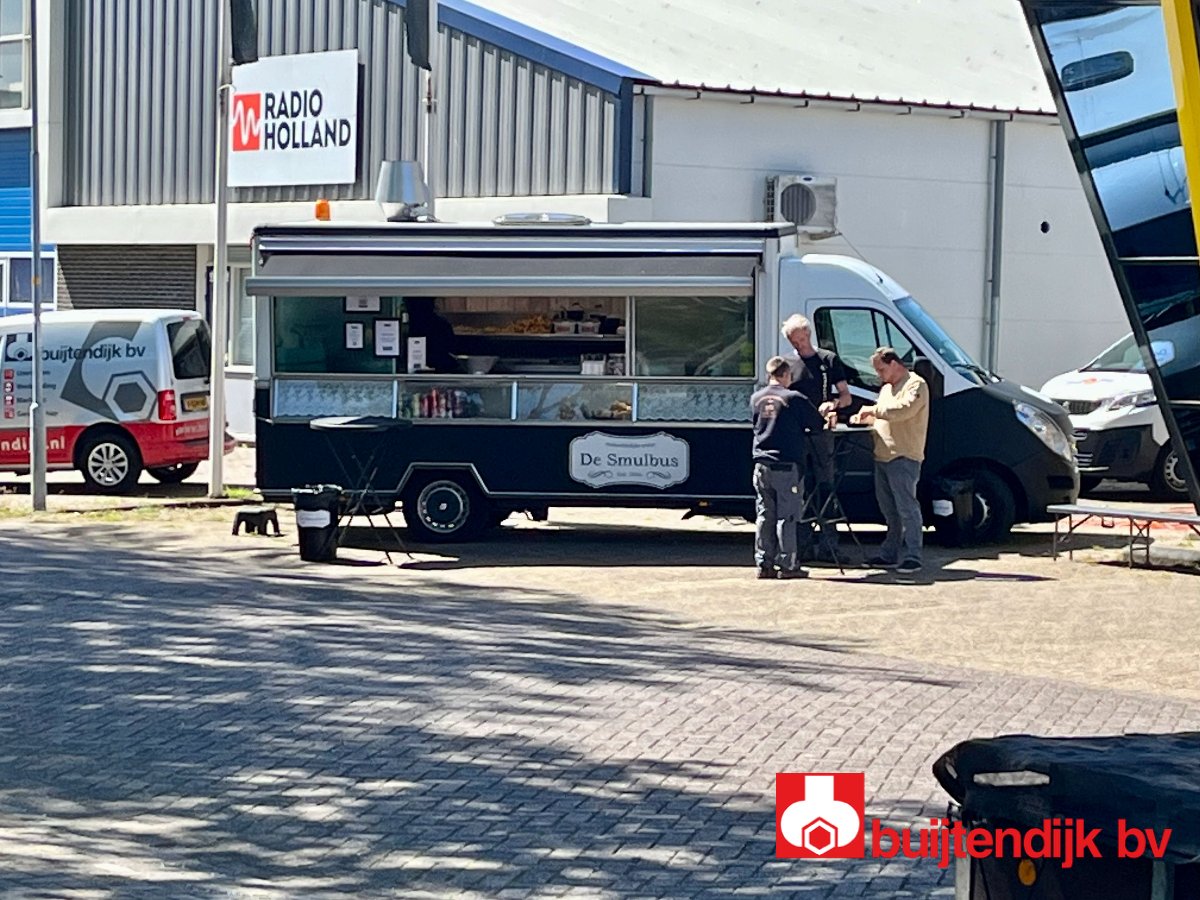Buijtendijkbv's tweet photo. Het is vandaag weer een heerlijk dag om bij ons langs te komen voor scherpe aanbiedingen en professioneel advies! En als je dan toch bij ons in de winkel bent kun je een #gratis patatje meepikken op de terugweg. Kijk, dat noemen wij nou #beteraf! #Isero #goeiebuur https://t.co/Lf13GZKokL