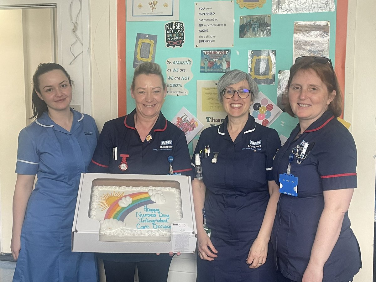 Celebrating with community Teams delivering Cakes for #InternationalNursesDay2022 with @Plummer69Susan @MargaretMalkin1 @AspinTina @alison_newey @louiseb_75 @StockportDNs @StockportNHS @NicFirth @helshow1