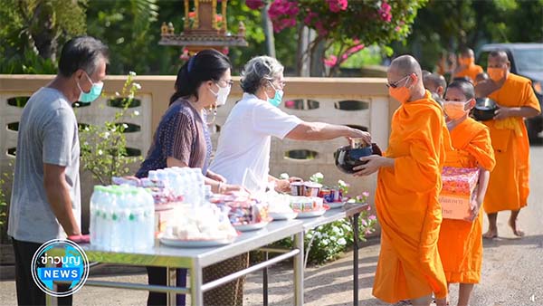 DMCupdates's tweet photo. พระภิกษุและสามเณรศูนย์ปฏิบัติธรรมพนมสารคาม (เพชรตะวัน) จังหวัดฉะเชิงเทรา ได้ออกบิณฑบาตโปรดญาติโยม https://t.co/CyTZm1hNG2 https://t.co/LpeSFsTgpv