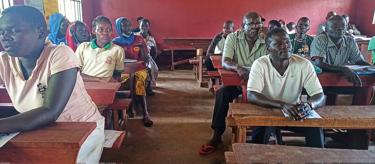 FaithOkoda's tweet photo. English For Adults(EFA) learners under @refugeelawproj being empowered with knowledge, skills, values &amp; attitudes as change agents for climate action through environmental education. @DevotaNuwe @ongwechd @davis_rupiny @refugeelawproj @CinemaKva @CosmosLugala @DrChrisDolan https://t.co/B5lc3vbJuD