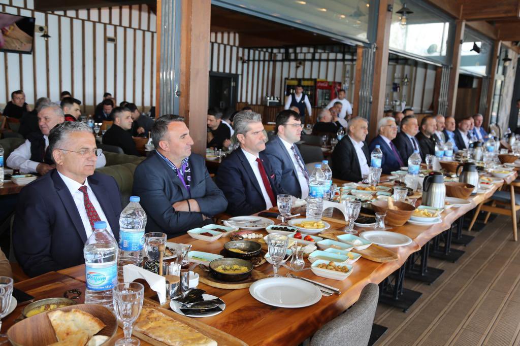 Valimiz Yılmaz DORUK, Artvin Hopaspor Kulübümüzün Düzenlediği Kahvaltı Programına Katıldı.

Artvin Hopaspor Kulübü, bugün Kütahyaspor’la oynayacağı 2. lige yükselme play off maçı öncesi destek ve dayanışma kahvaltısı düzenledi.