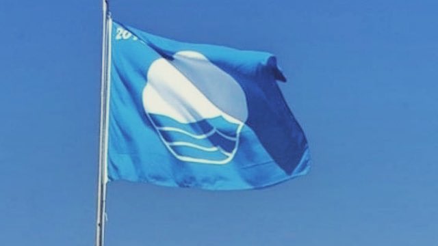 ❌Otro verano sin banderas azules en #rincondelavictoria 
El distintivo Bandera Azul ondeará en 36 playas de la provincia de Málaga, dos más que el año pasado, pero ninguna de ellas lo hará en el litoral rinconero. 
.
#BanderaAzul