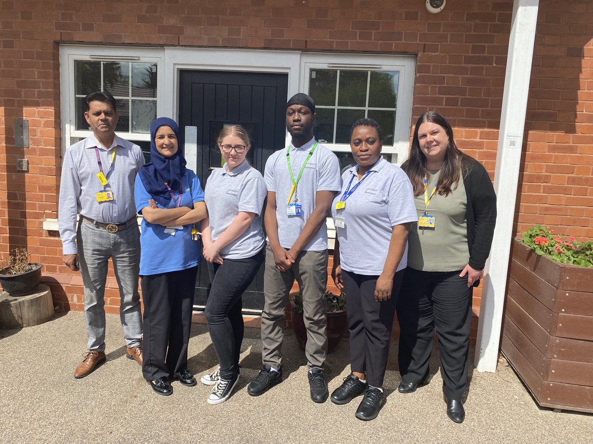 NurseJulieO1's tweet photo. Celebrating International Nurses day 2022 at Barefoot Lodge. So proud to be part of such a committed compassionate nursing team.  #HereforLife #IND2022 #OxNurses https://t.co/FYH6wRs8sy
