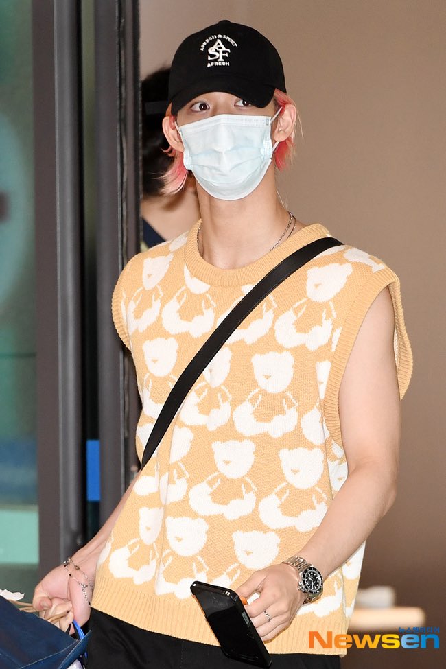 baejinyoung_sg's tweet photo. 220512 ICN 🛬
— #배진영 #裴珍映 #baejinyoung #CIX #씨아이엑스 #complete_in_X https://t.co/MlgQrak30F