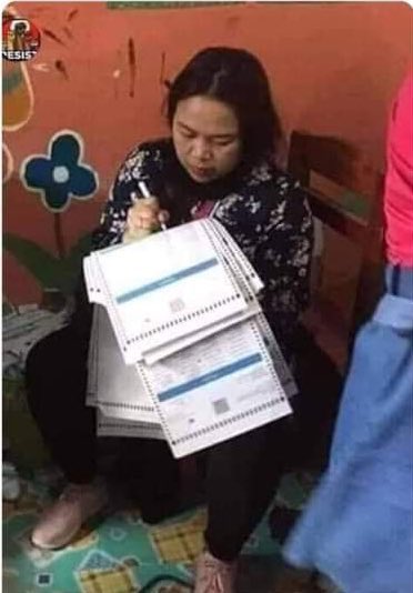 monster_spawn's tweet photo. @guingonabart @PrinceHokage2 Rappler reported that VPLeni got zero as in zero votes in 595 precincts.sabi ko npaka imposible nman nun.until I saw this photo. https://t.co/Ft2CyWo3Kv