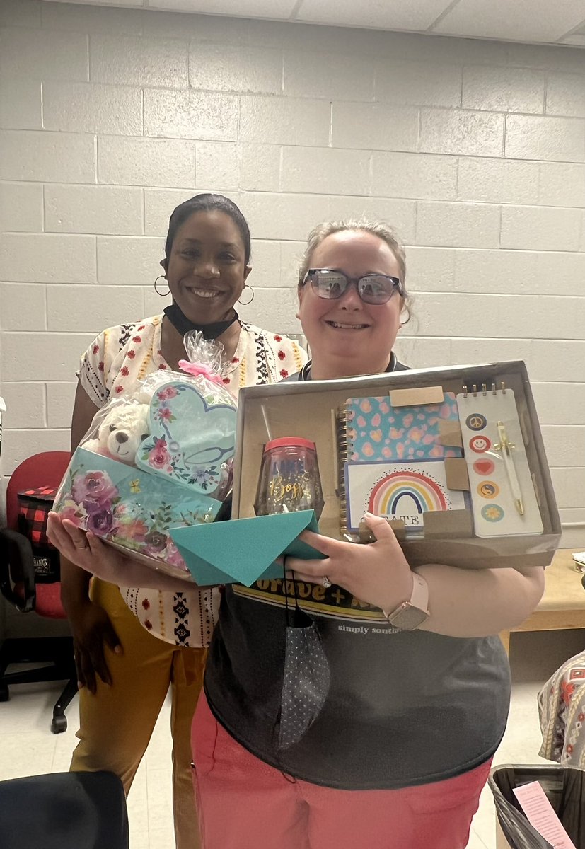 731Scholars's tweet photo. Today is National School Nurse Day! Thank you to our school nurse, Laura Smith. She is always going above and beyond to keep scholars and Lincoln  staff safe and healthy. https://t.co/uNlIf9tKW5