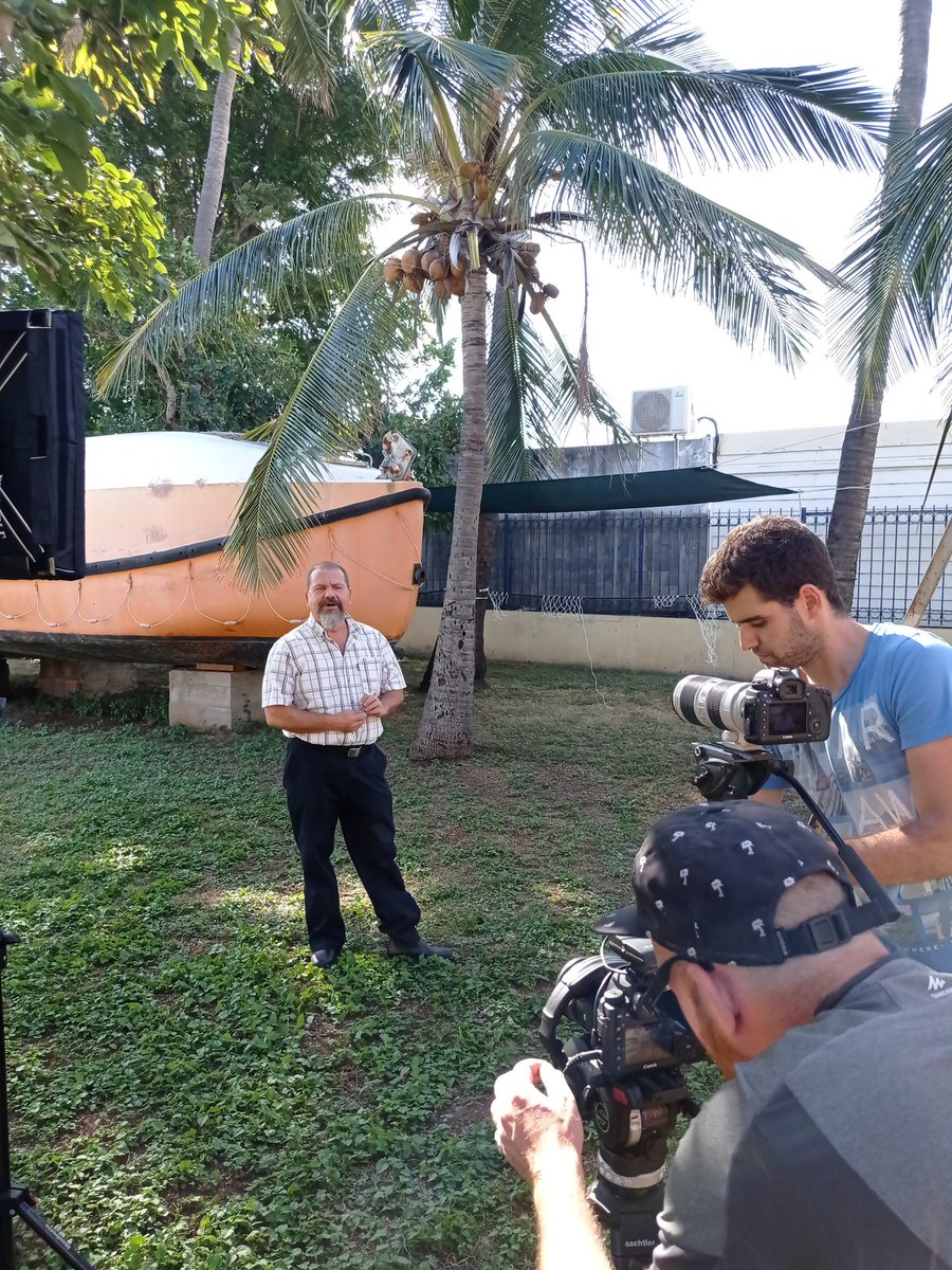 ClusterMarRun's tweet photo. On continue le tournage de capsules vidéos avec #Iprod. Aujourd'hui, le portrait de commandant et chef mécanicien à la marine marchande.
Entretien pris au sein de L'école d'apprentissage maritime de La Réunion. https://t.co/pX29saU0yk