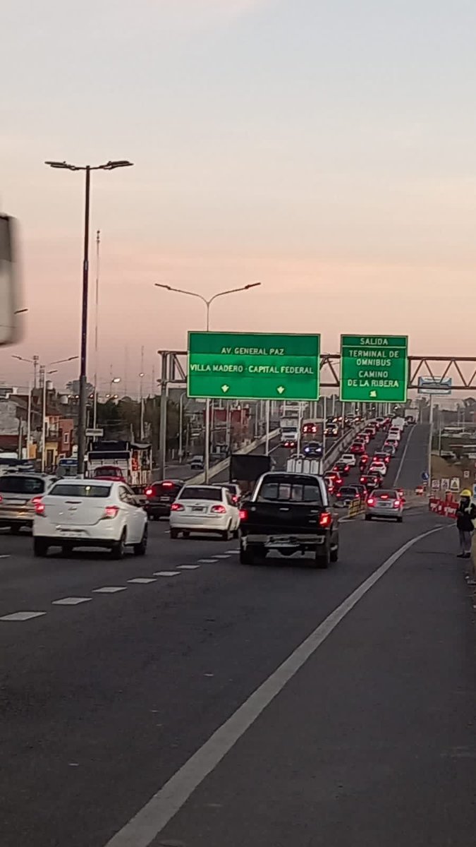 LomasTransito's tweet photo. Tránsito fluido en Au Camino Negro desde Recondo sentido a Caba https://t.co/Lf76la2nqY