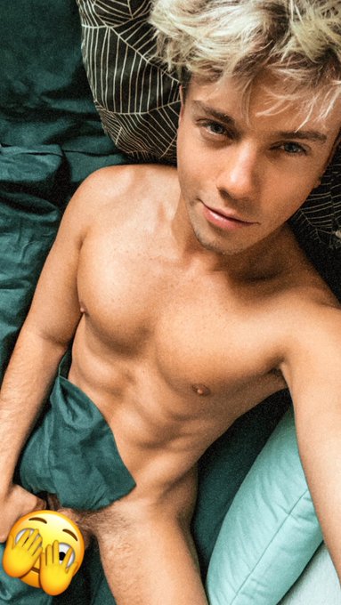 Naughty boy = naughty selfie 😈🔥 https://t.co/U5Efo5SGSh  🍆🍆🍆🥵🤤🔥🔞 https://t.co/UItrSLlfQk<a href="/tag/standwithukraine"class="tags"><span>#standwithukraine</span></a>