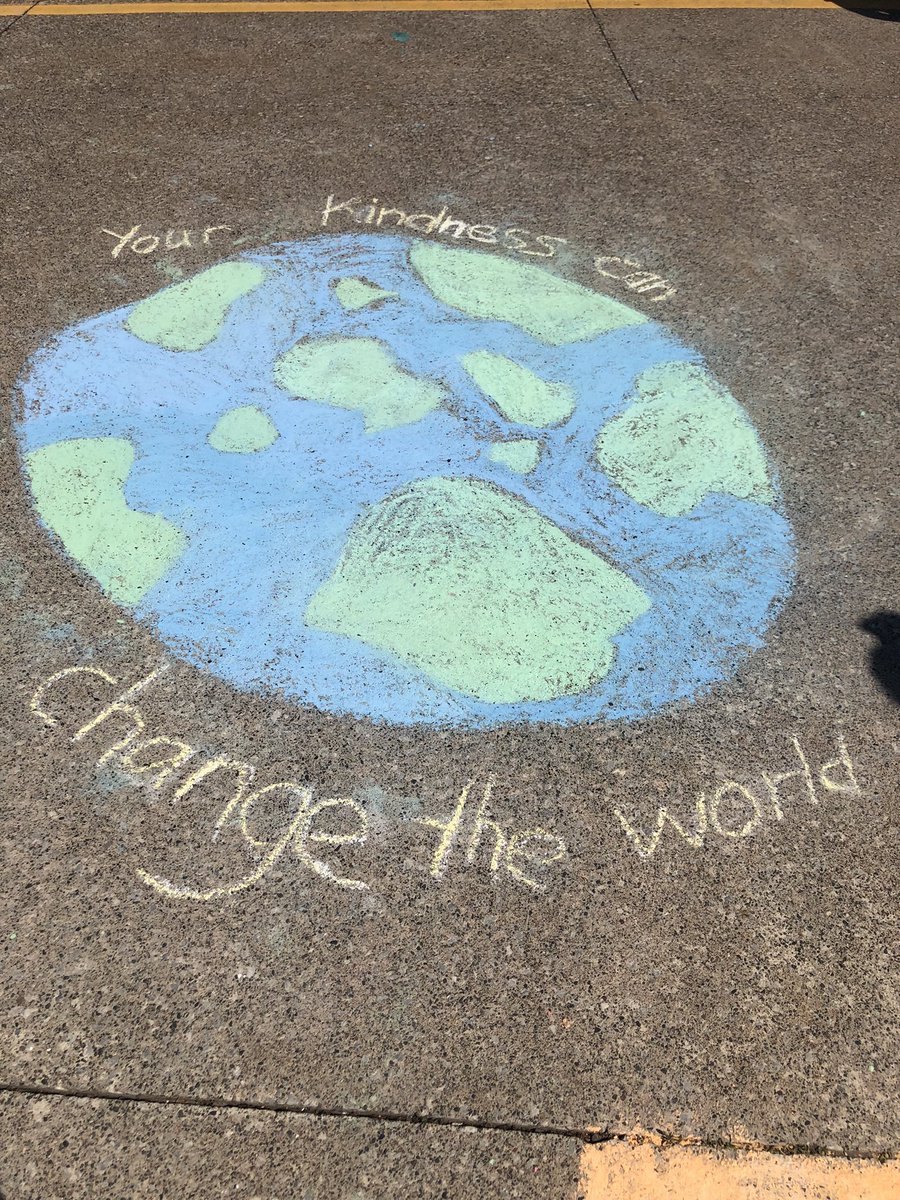 LPSStormWatch's tweet photo. Good morning Storm.  I know these sidewalk chalk messages will get your day started right! #LPSintermediates #7G #78H #makingapositivedifference https://t.co/YpDj34jKkU