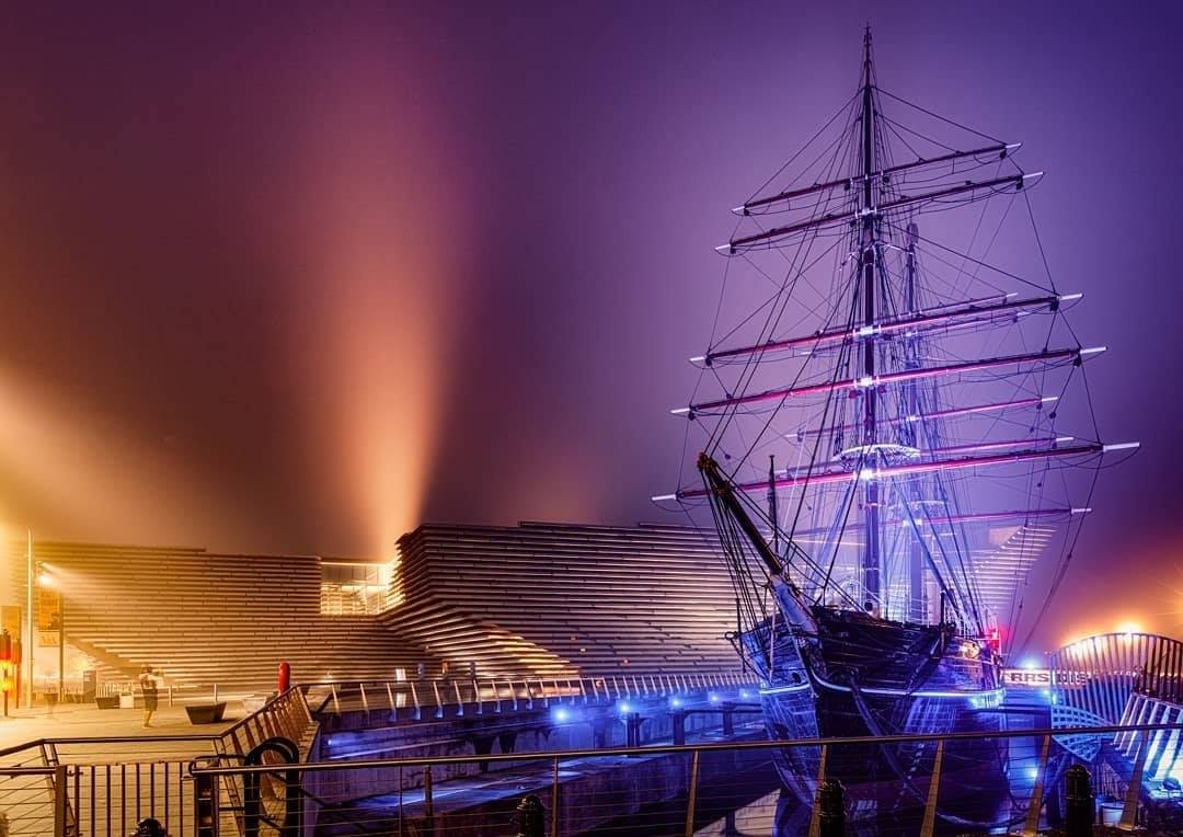 DiscoveryDundee's tweet photo. โผ๏ธ ๐ You might have noticed that #RRSDiscovery has been lit purple for the past couple of days. We are helping @united_fibro this week to raise awareness of #fibromyalgia ๐ โผ๏ธ
๐ธ Photo credit: Craig Doogan https://t.co/0YOvDHWkvP