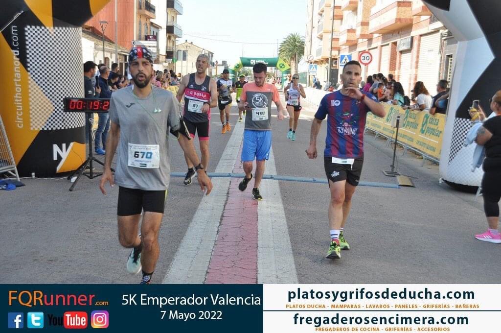 RanningClub's tweet photo. L’ Horta Nord es uno de los municipios que acoge a vari@s de nuestr@s Ranners 🐸 Es el caso de nuestro corredor Juan que defendió nuestros colores en el #5kEmperador del @CHortaNord ♥️💙 ¡Gracias por tu esfuerzo!👏🏻
#SoyRanner https://t.co/eMp8pj2nCY