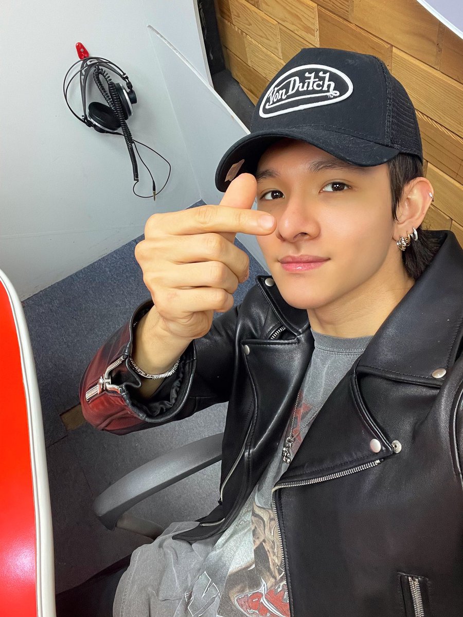 SAMUEL_twt_'s tweet photo. [#사무엘]

잠시 후 8시 아리랑 라디오 <Radio'n Us>에 사무엘이 출연합니다.
날씨 좋은 목요일에도 본방청취 잊지 마세요😘

#SAMUEL #RADIONUS https://t.co/sSA3ZkEGcg