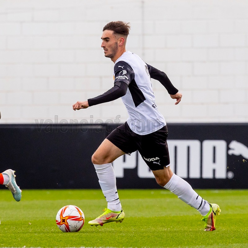 Academia_VCF's tweet photo. Amplia representación de la @Academia_VCF en la primera selección de @futboldraft 🔝

7️⃣ futbolistas formados en la Ciutat Esportiva de Paterna integran la lista de los mejores jugadores de España menores de 20 años 👏

#ADNVCF 🦇