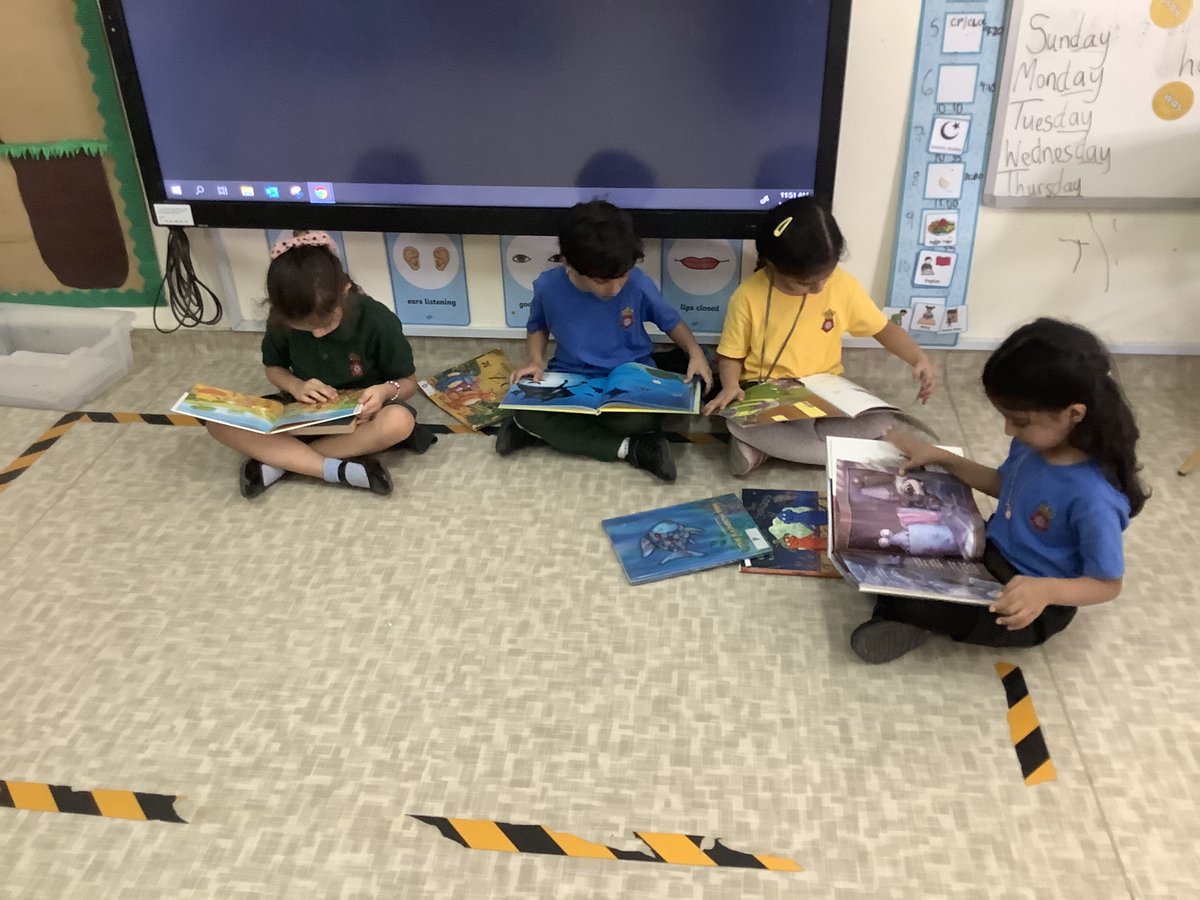 RGSGQ_Reception's tweet photo. We like to read in Stingray Class. https://t.co/KhLI0VPTtB