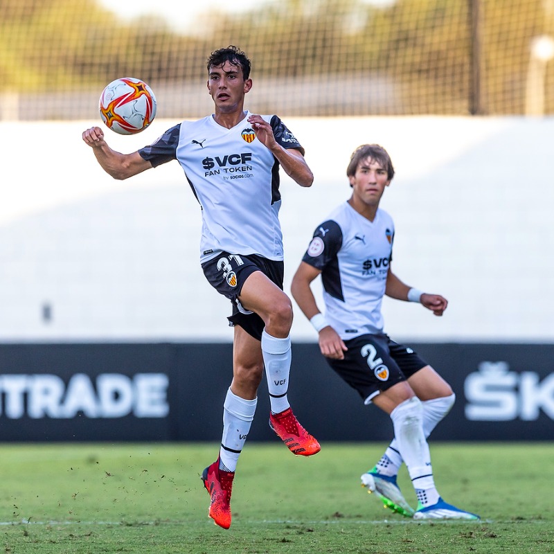 Academia_VCF's tweet photo. Amplia representación de la @Academia_VCF en la primera selección de @futboldraft 🔝

7️⃣ futbolistas formados en la Ciutat Esportiva de Paterna integran la lista de los mejores jugadores de España menores de 20 años 👏

#ADNVCF 🦇
