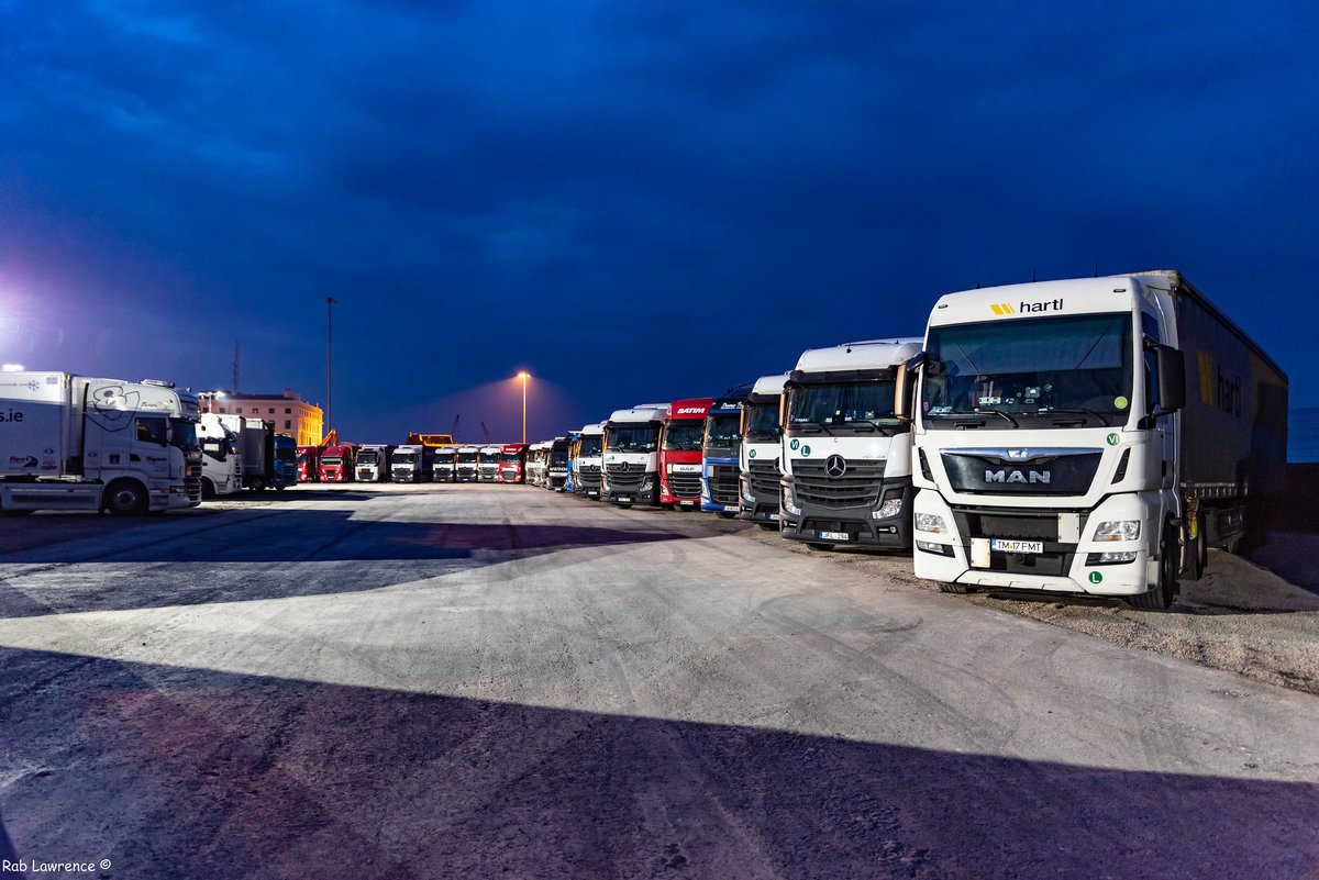 JanvdFlier's tweet image. Vrachtwagenchauffeurs nog steeds niet serieus genomen! vetron.org/vrachtwagencha… via @VerenigingTran1 @markharbers @vakbond @FNV @TruckerappyInfo @anp @HartvNL @NOS @RTV_Rijnmond @GommerenRichard  @IenWTweedeKamer @TweedeKamerTwit @TLNnieuws vetron.org delen gewenst!